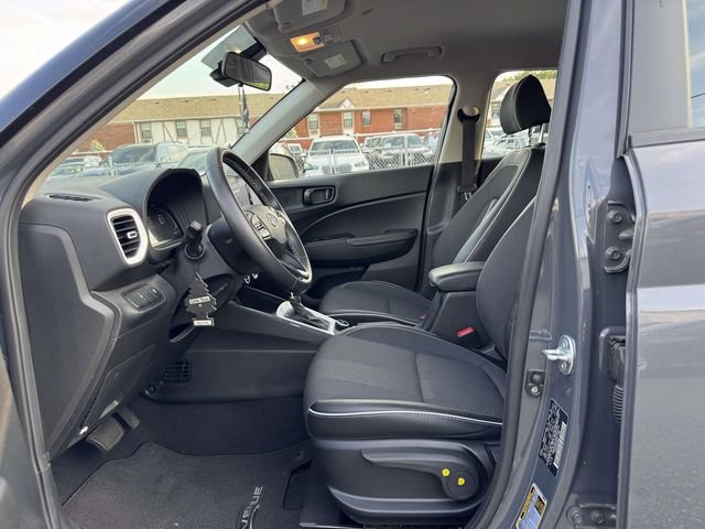 Used 2024 Hyundai Venue Limited FWD image 20