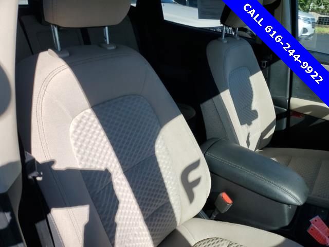 Used 2020 Ford Escape SE image 10