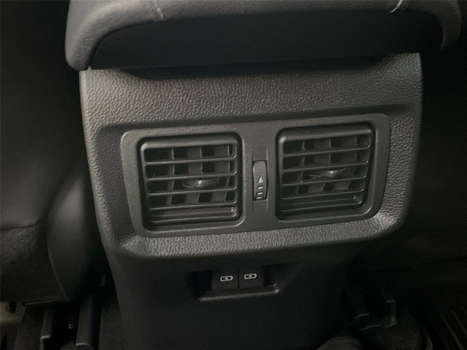 Used 2023 Toyota Venza Limited image 27