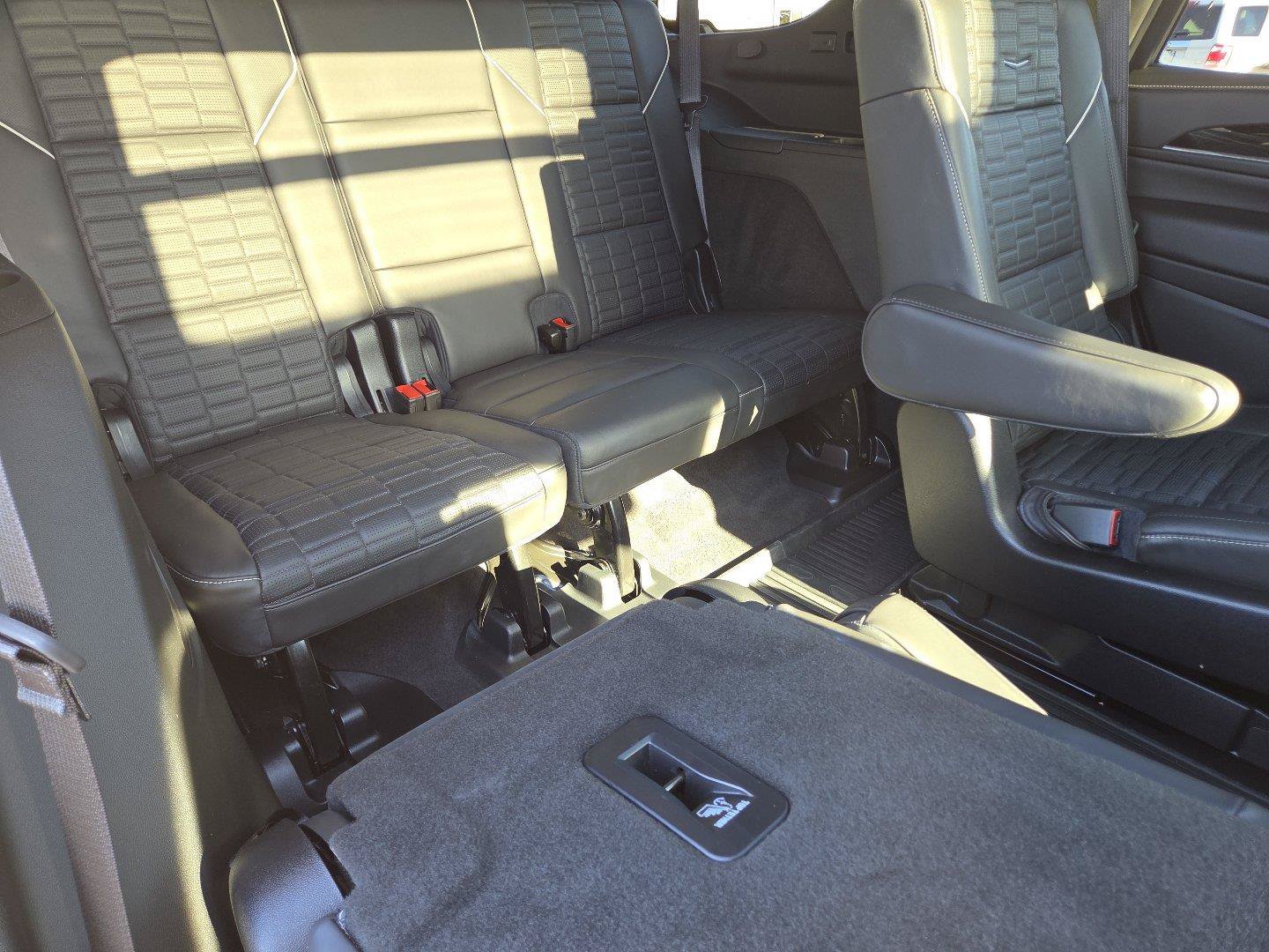 Used 2024 Cadillac Escalade V w/ LPO, ONYX Package AWD/4WD image 17
