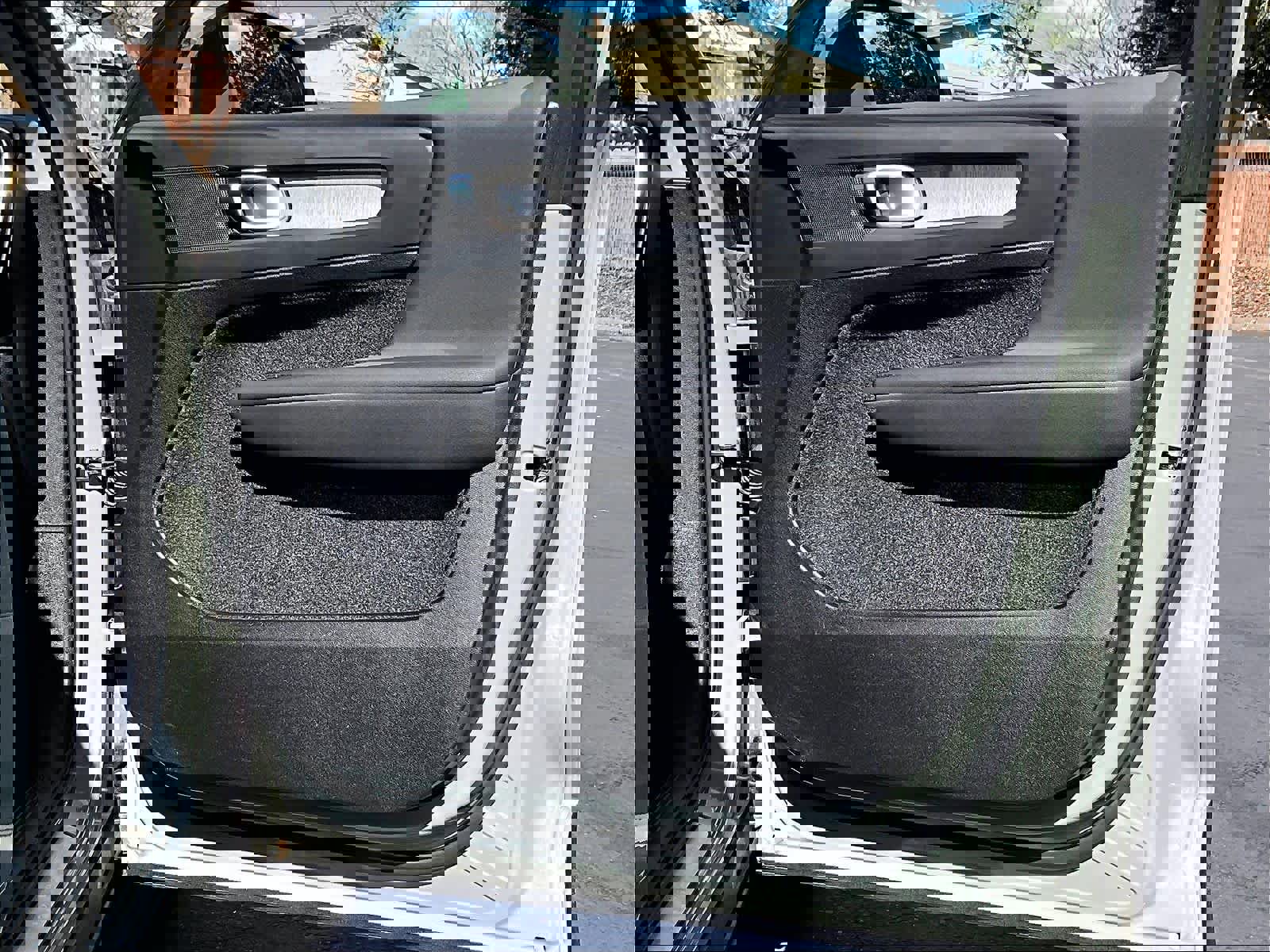 Used 2025 Volvo XC40 B5 Plus image 27