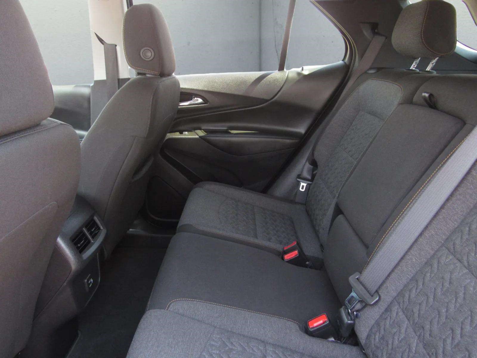 Used 2025 Chevrolet Traverse LT FWD image 14