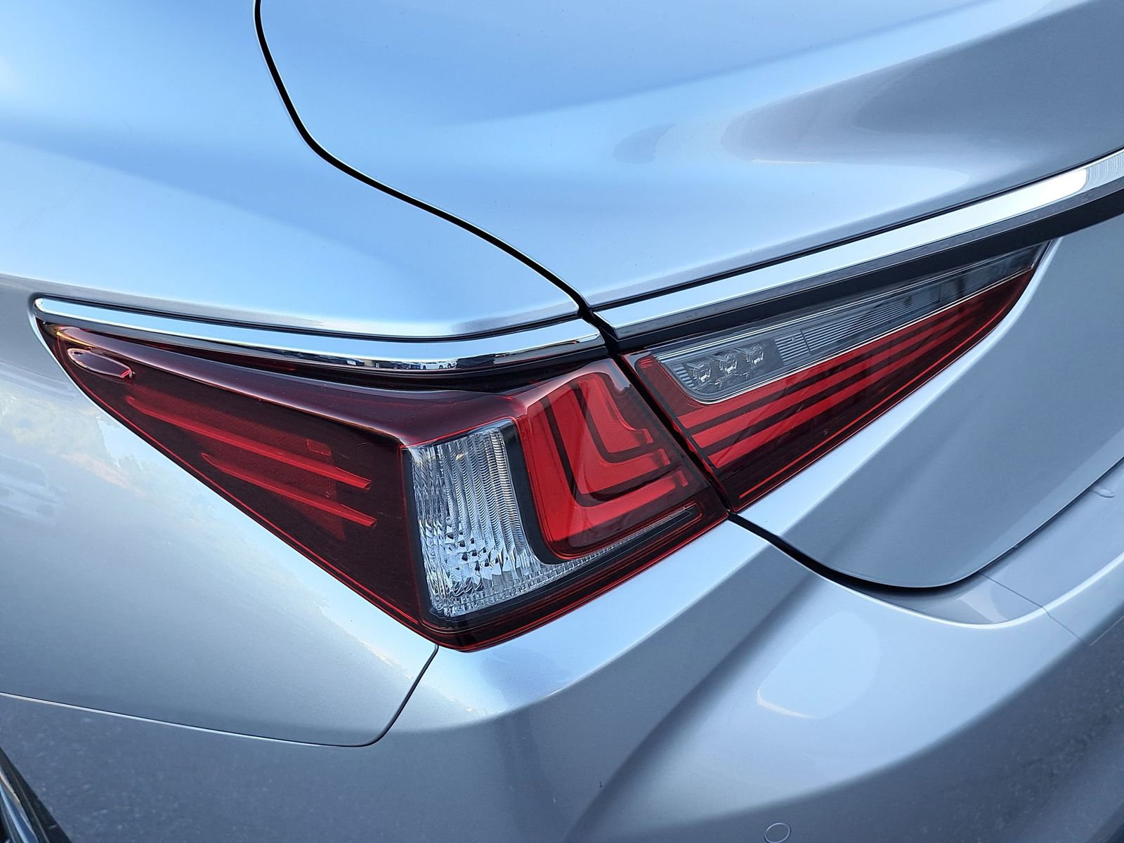 Used 2023 Lexus ES 350 w/ Premium Package image 36