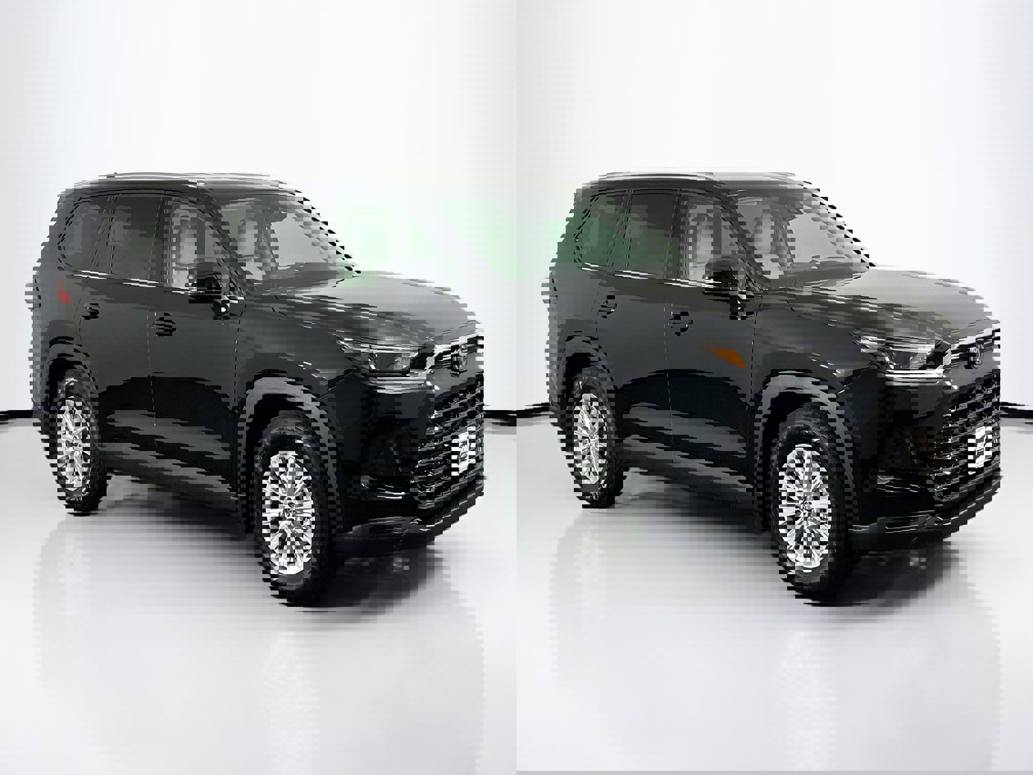 Used 2025 Toyota Grand Highlander AWD Hybrid image 2