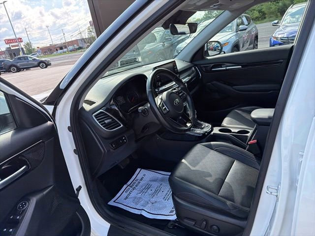 Used 2021 Kia Seltos EX image 16