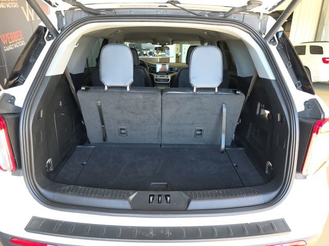 Used 2024 Ford Explorer XLT w/ Equipment Group 202A AWD/4WD image 9