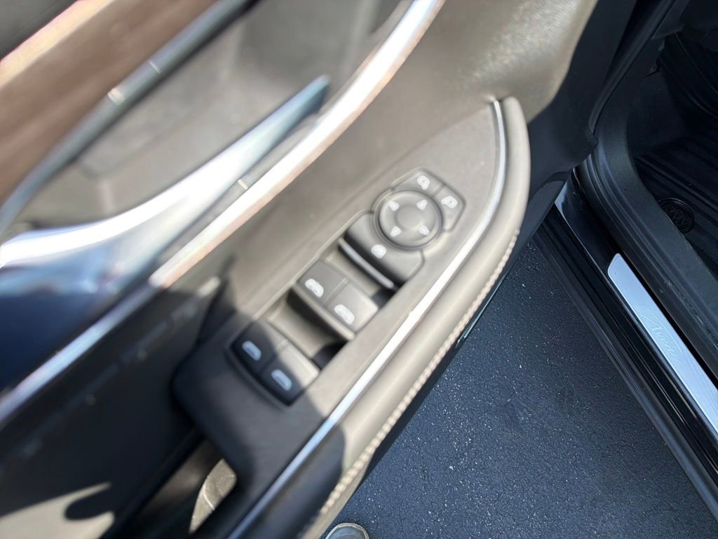 Used 2023 Buick Envision Avenir image 13