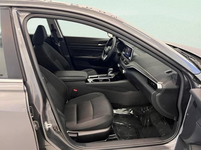 Used 2024 Nissan Altima 2.5 SV FWD image 9