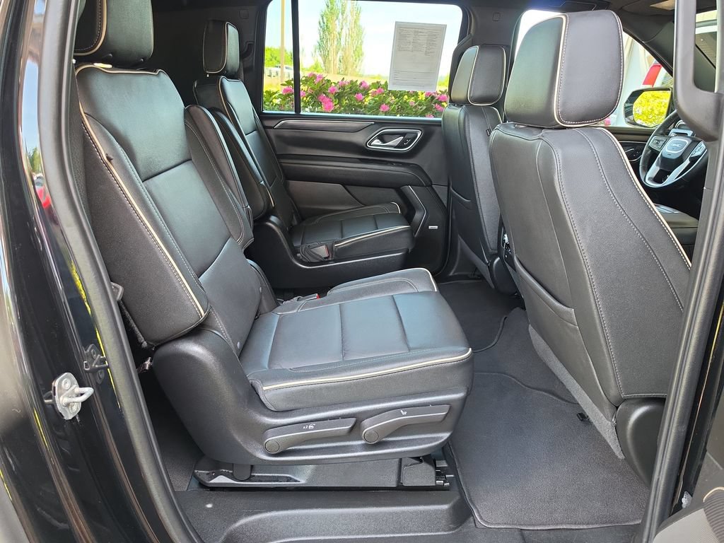 Certified 2024 GMC Yukon XL SLT w/ SLT Luxury Package AWD/4WD image 33