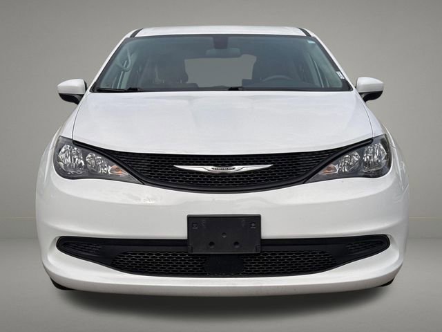 Used 2022 Chrysler Voyager LX FWD image 9