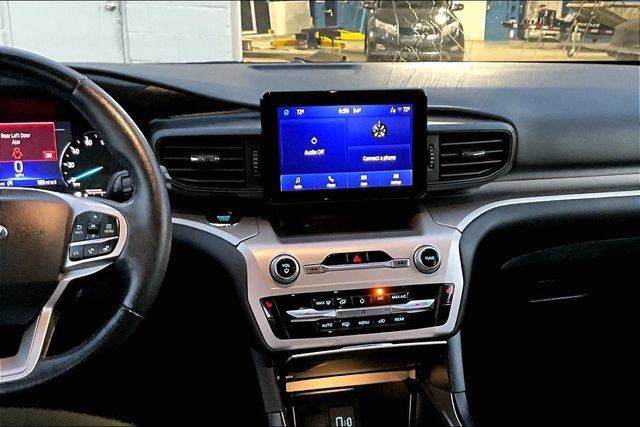 Used 2022 Ford Explorer XLT image 6