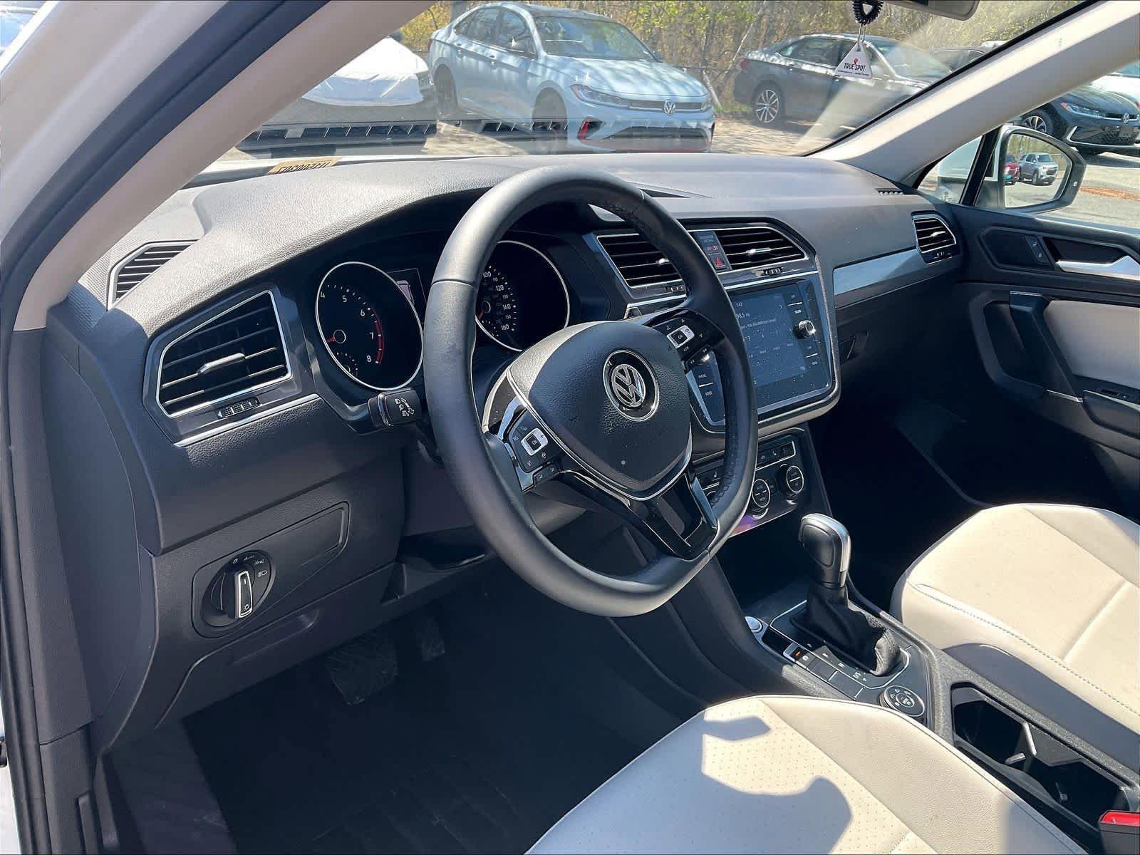 Used 2020 Volkswagen Tiguan SE AWD/4WD image 8