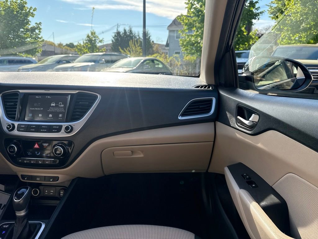 Used 2021 Hyundai Accent Limited FWD image 17