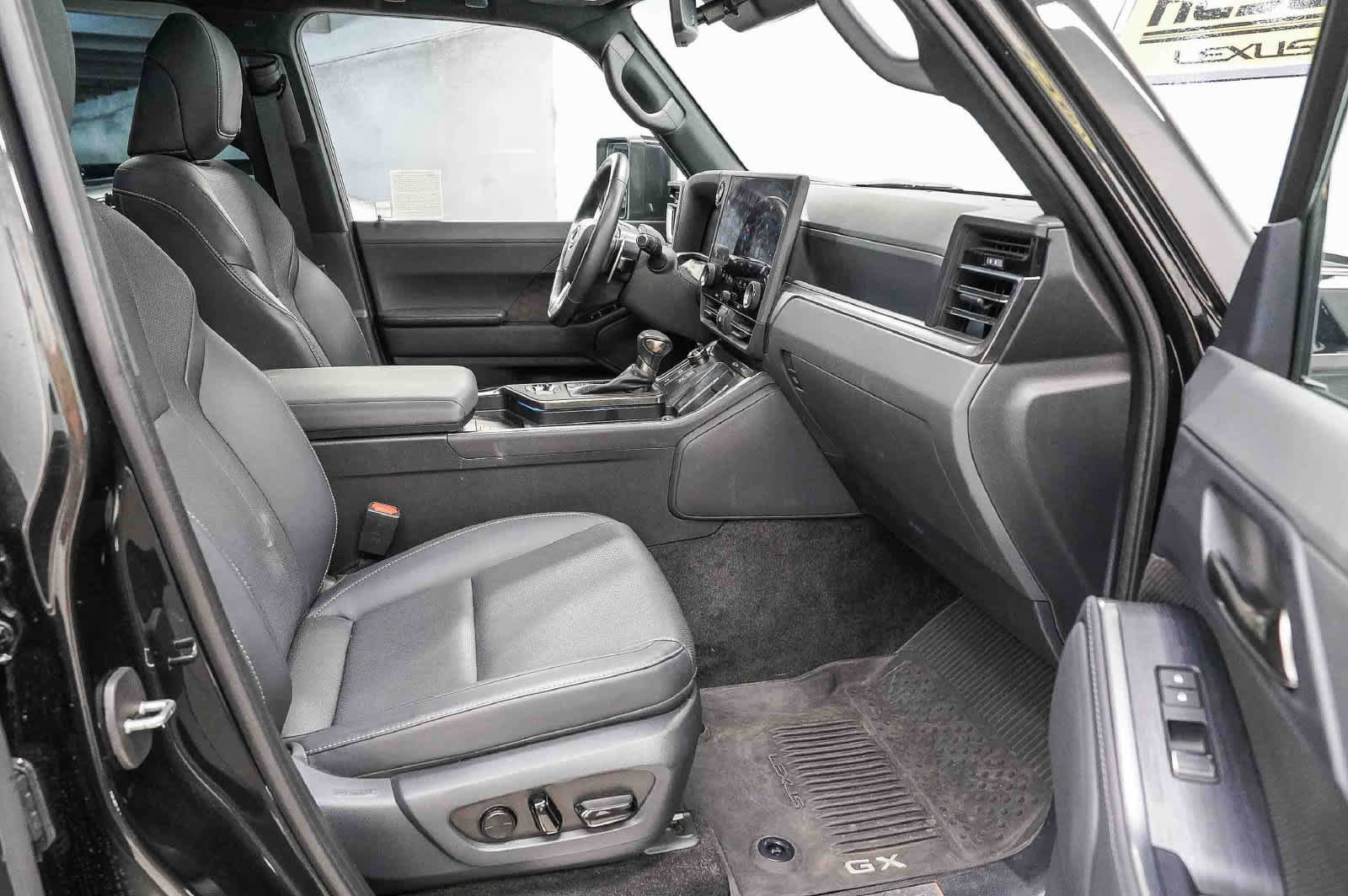 Used 2024 Lexus GX 550 w/ Accessory Package (Z1) AWD/4WD image 17