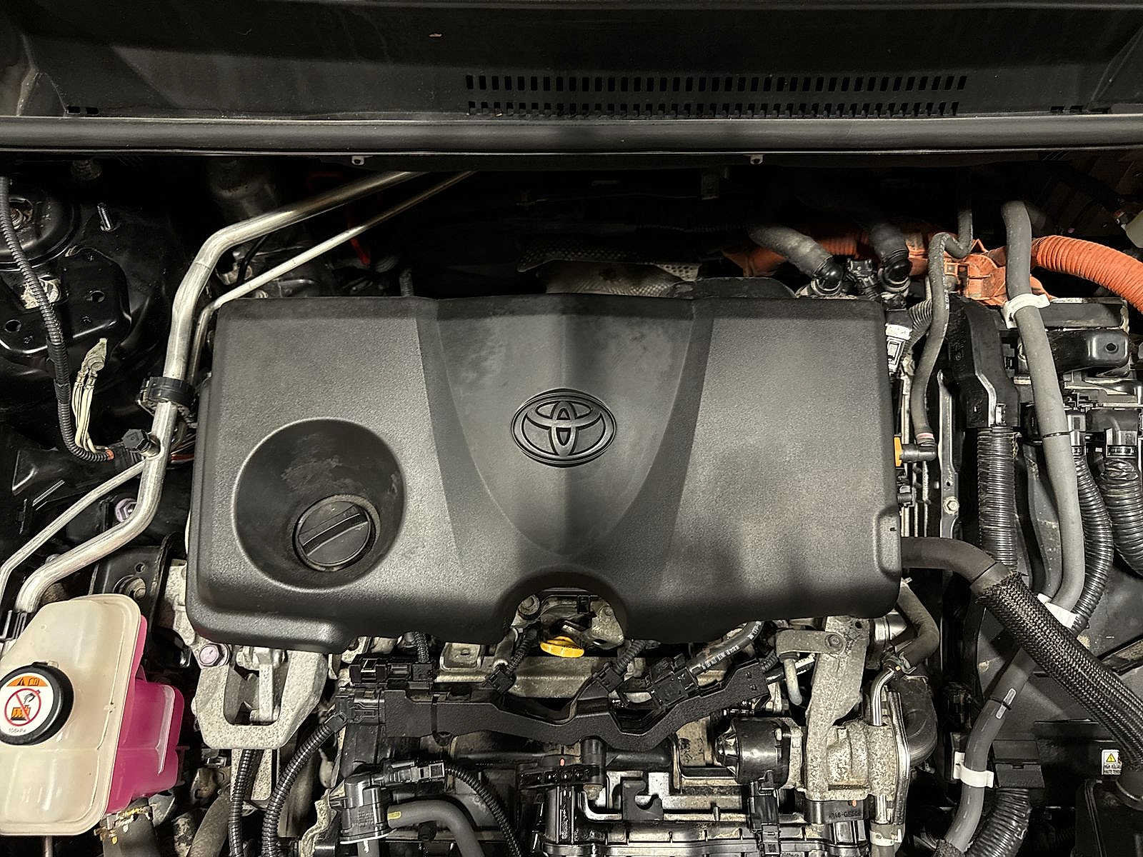 Used 2019 Toyota RAV4 XLE AWD/4WD image 12