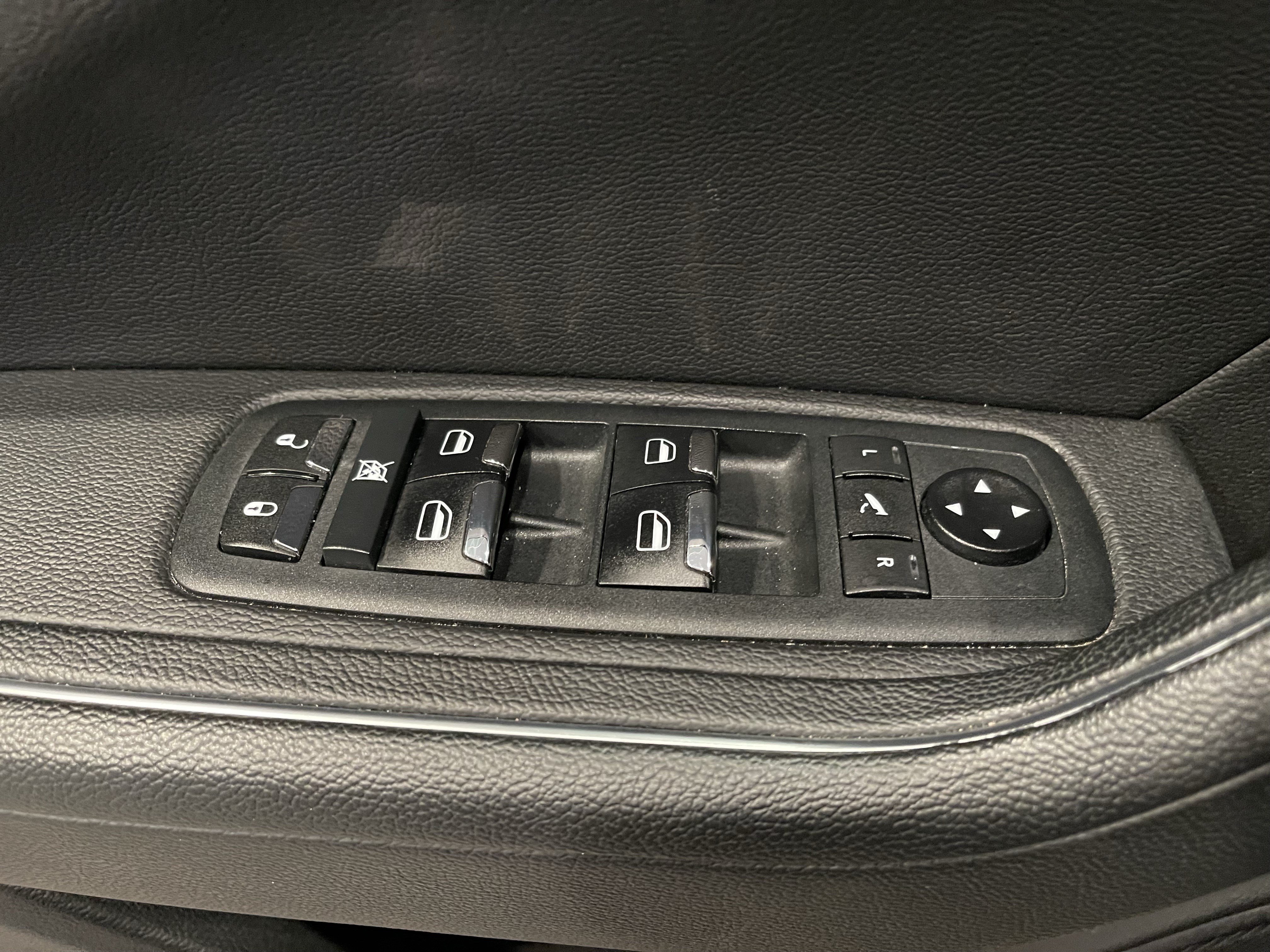 Used 2022 Maserati Levante GT AWD/4WD image 11