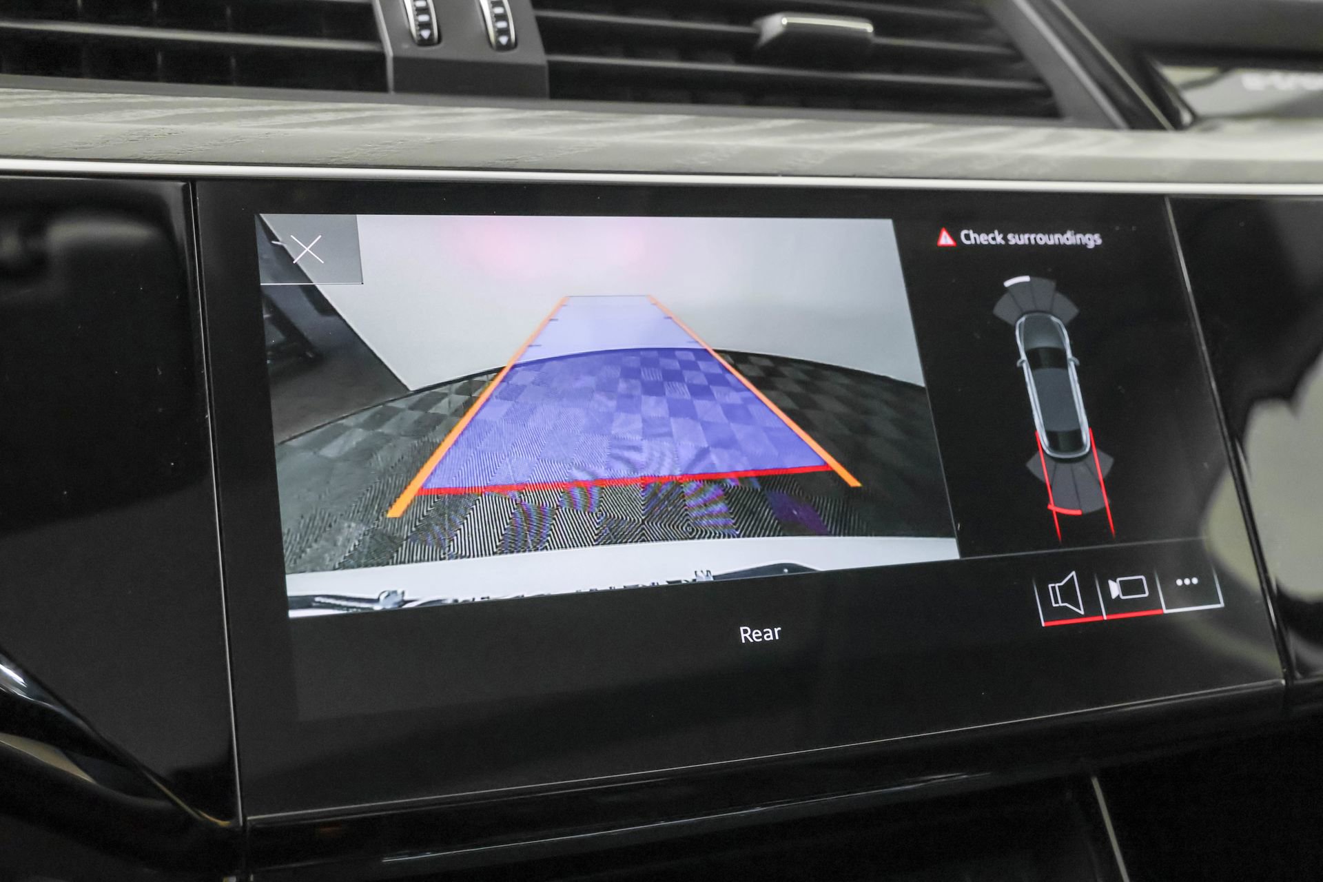 Used 2021 Audi e-tron Premium AWD/4WD image 8