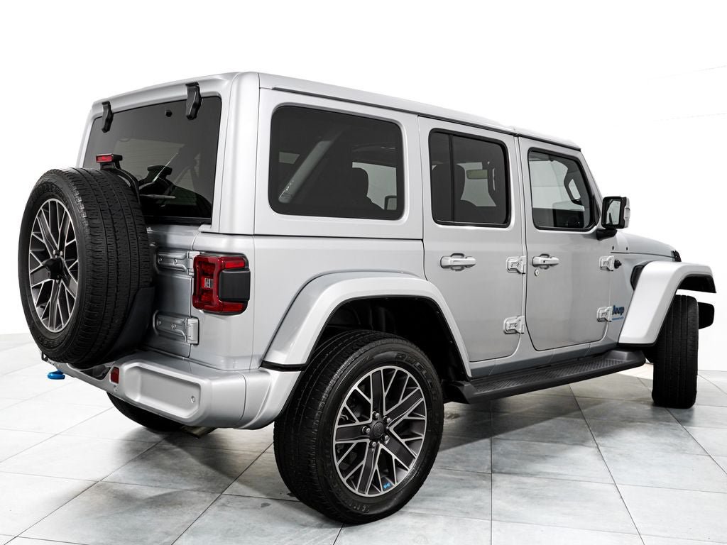 Used 2023 Jeep Wrangler Unlimited Sahara AWD/4WD image 7