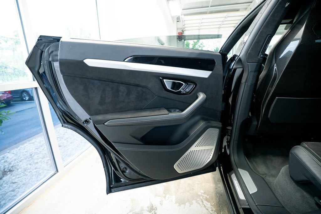 Used 2021 Lamborghini Urus AWD/4WD image 52
