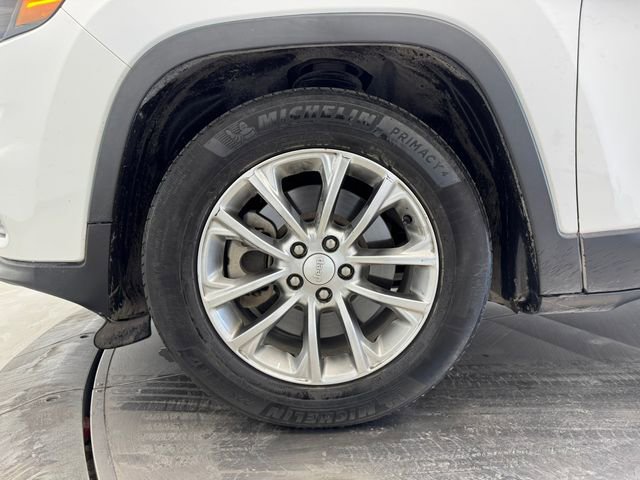 Used 2019 Jeep Cherokee Latitude Plus image 10