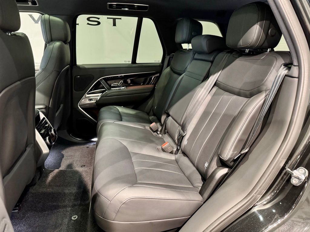 Used 2024 Land Rover Range Rover SE AWD/4WD image 32