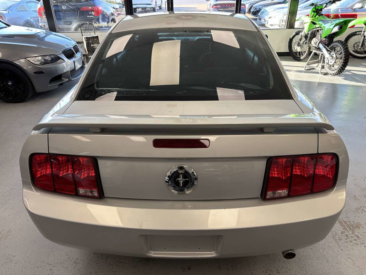 Used 2005 Ford Mustang Deluxe image 10