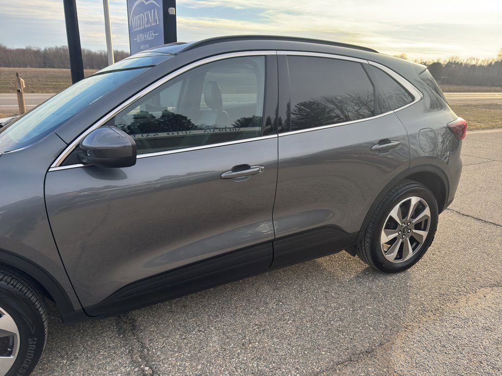 Used 2025 Ford Escape Platinum image 5