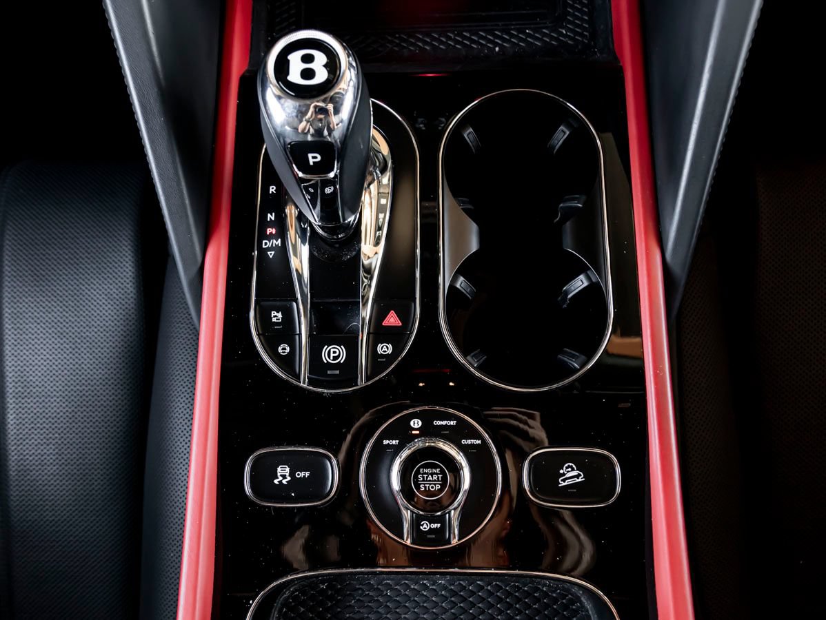 Certified 2025 Bentley Bentayga AWD/4WD image 19