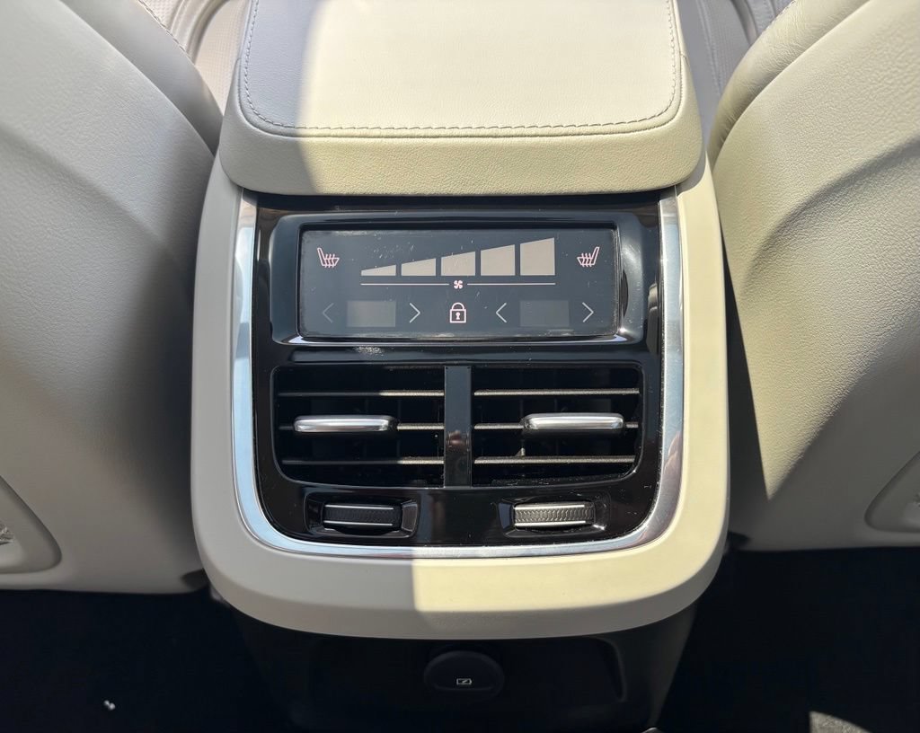 Used 2023 Volvo XC90 T8 Ultimate w/ Lounge Package AWD/4WD image 23