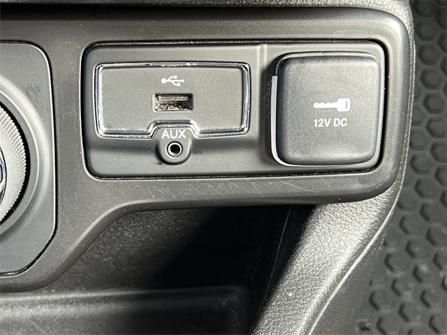 Certified 2022 Jeep Renegade Latitude w/ Convenience Group image 27