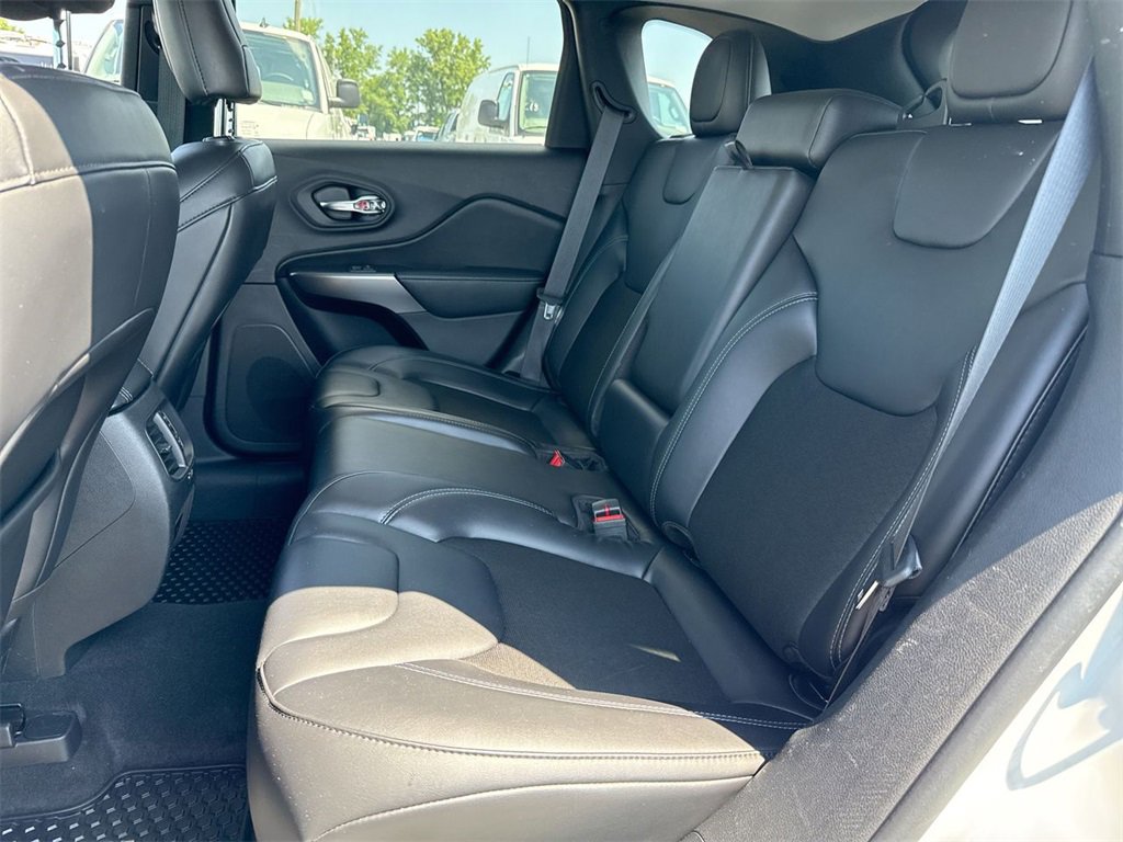 Used 2020 Jeep Cherokee Latitude Plus w/ Cold Weather Group image 23