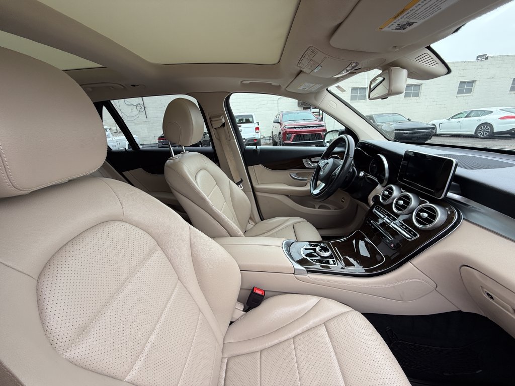 Used 2019 Mercedes-Benz GLC 300 image 16