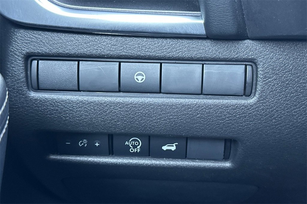 Used 2024 Nissan Rogue SV image 30