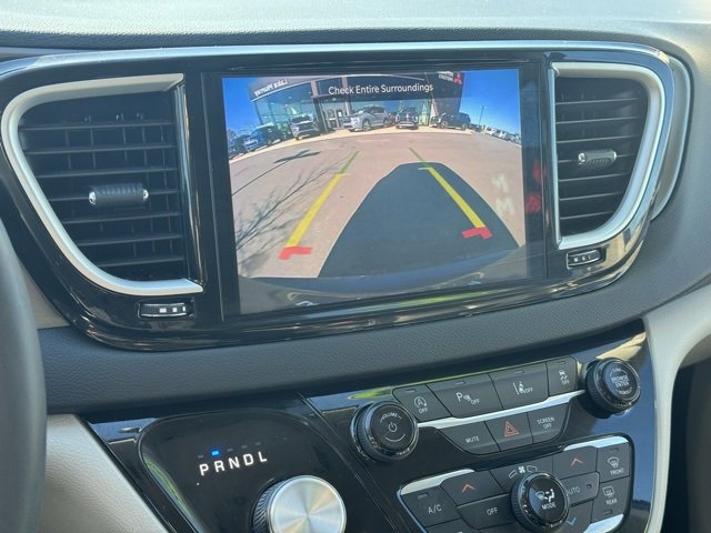 Used 2023 Chrysler Pacifica Touring-L image 29