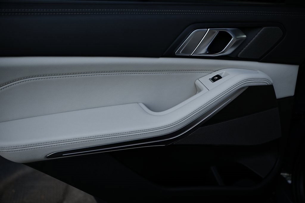 New 2026 BMW X5 xDrive50e w/ Executive Package image 24