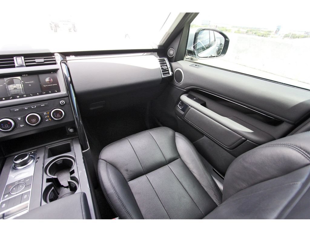Used 2020 Land Rover Discovery SE AWD/4WD image 10