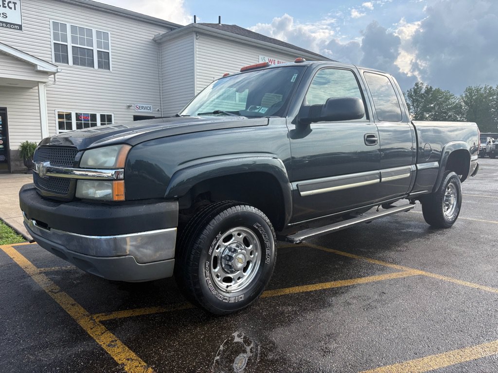 Used 2004 Chevrolet Silverado 2500 LS w/ Snow Plow Prep Package AWD/4WD image 2