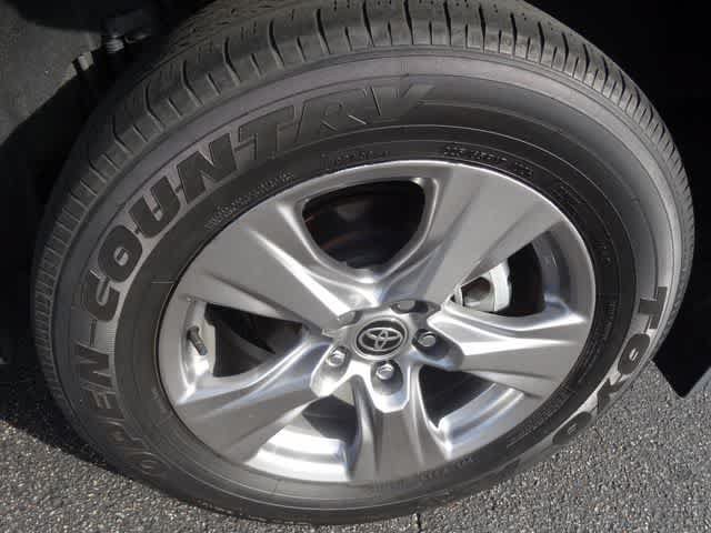 Used 2022 Toyota RAV4 XLE w/ Convenience Package AWD/4WD image 13