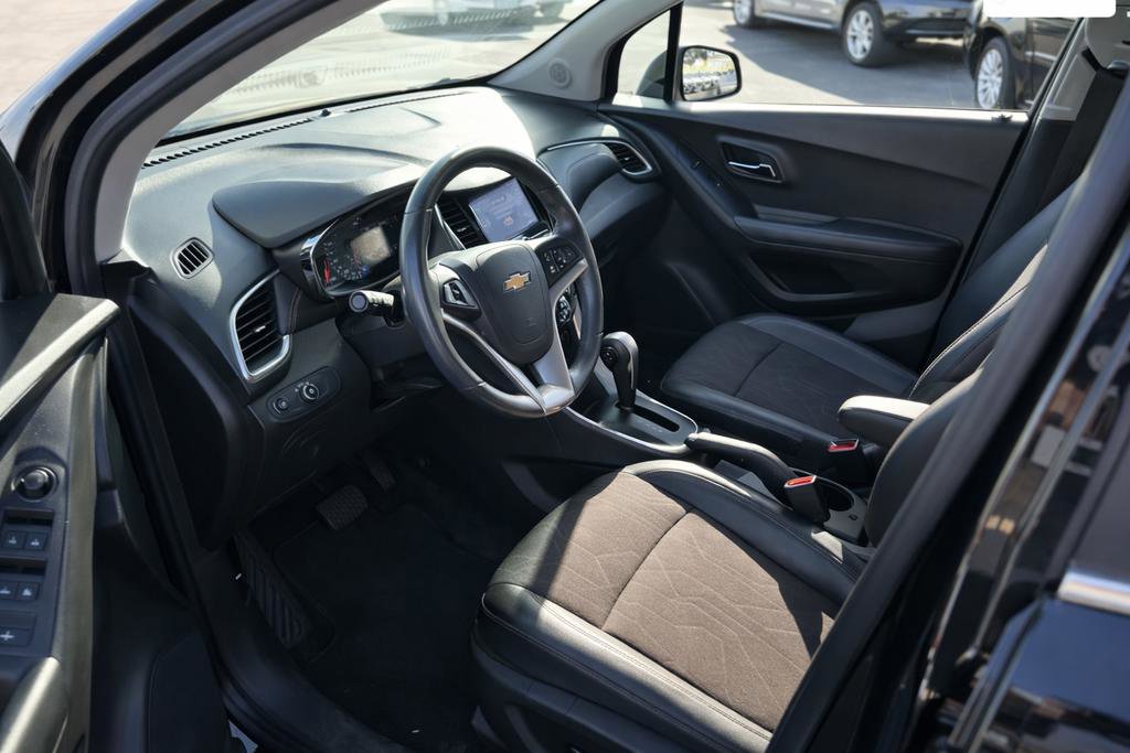 Used 2020 Chevrolet Trax LT w/ LT Convenience Package image 6