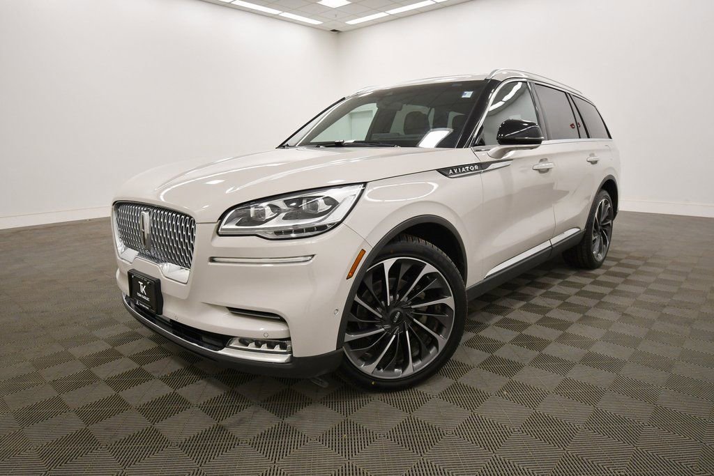 Used 2020 Lincoln Aviator Reserve w/ Equipment Group 202A image 2