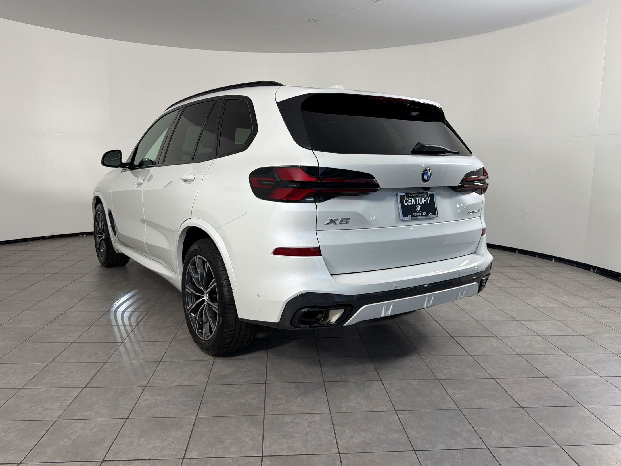 Certified 2026 BMW X5 xDrive40i w/ Executive Package AWD/4WD image 3