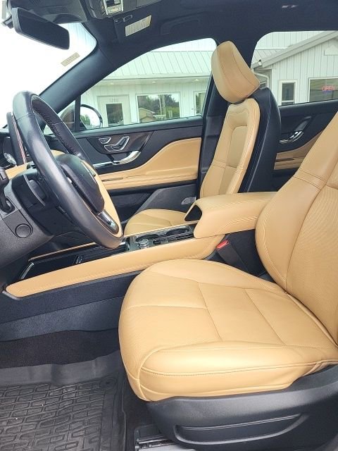 Used 2021 Lincoln Corsair Reserve w/ Equipment Group 201A image 9