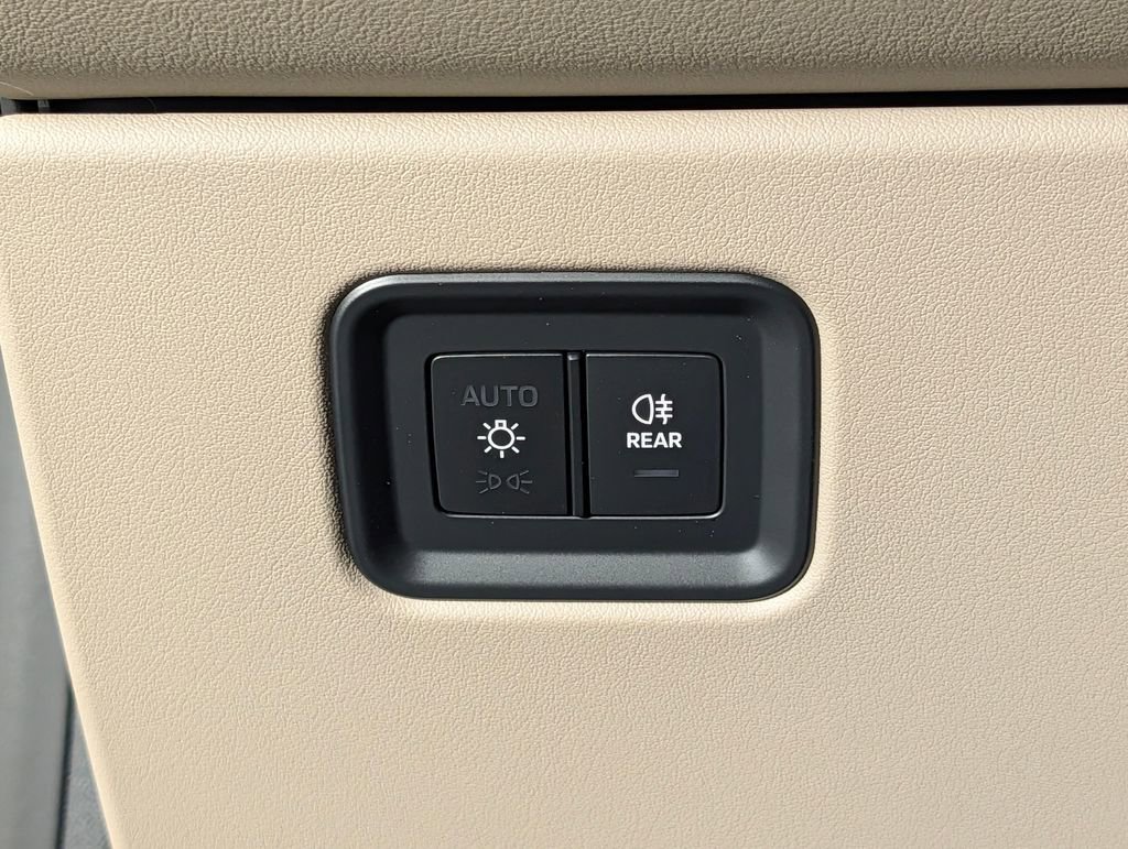 New 2026 Porsche Macan 4 Electric image 35