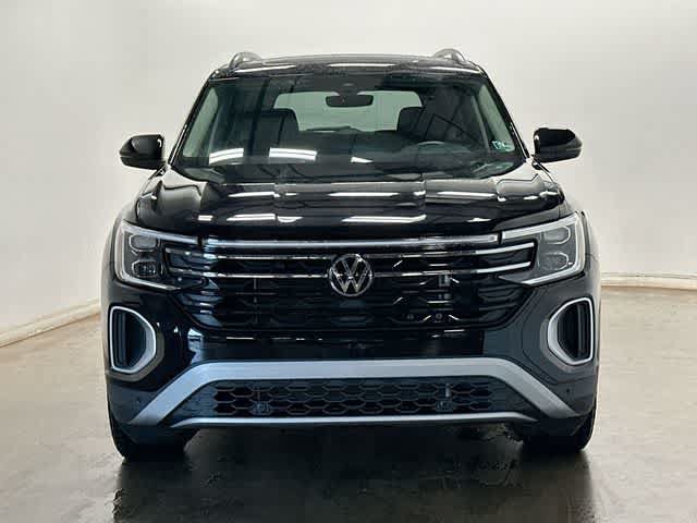 Used 2025 Volkswagen Atlas Peak Edition SE AWD/4WD image 31