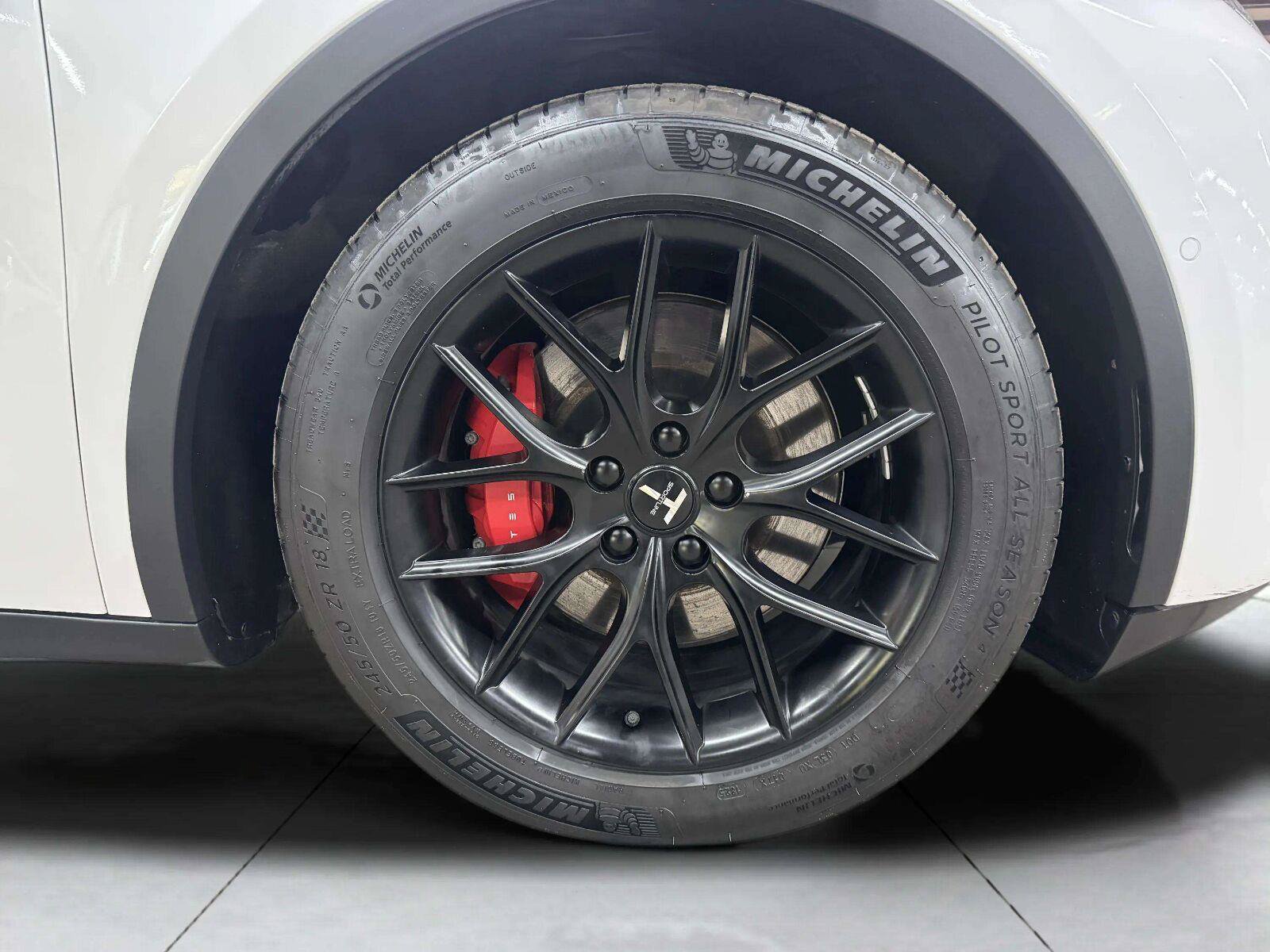 Used 2022 Tesla Model Y Performance AWD/4WD image 31