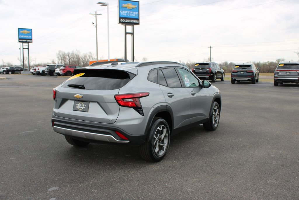 Used 2025 Chevrolet Trax LT image 9