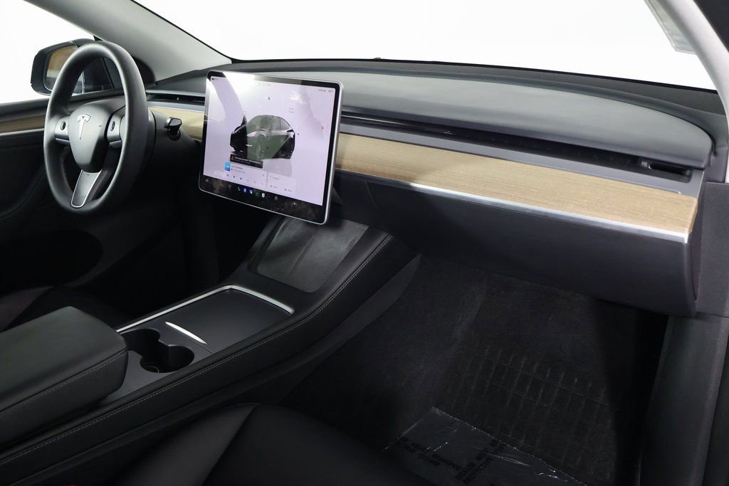 Used 2022 Tesla Model Y Long Range image 9