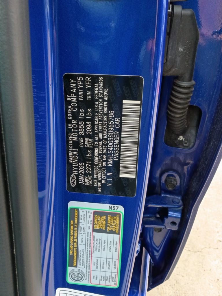 Used 2025 Hyundai Elantra SEL FWD image 3