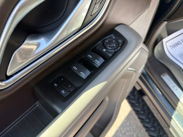 Used 2022 Chevrolet Suburban Z71 AWD/4WD image 11