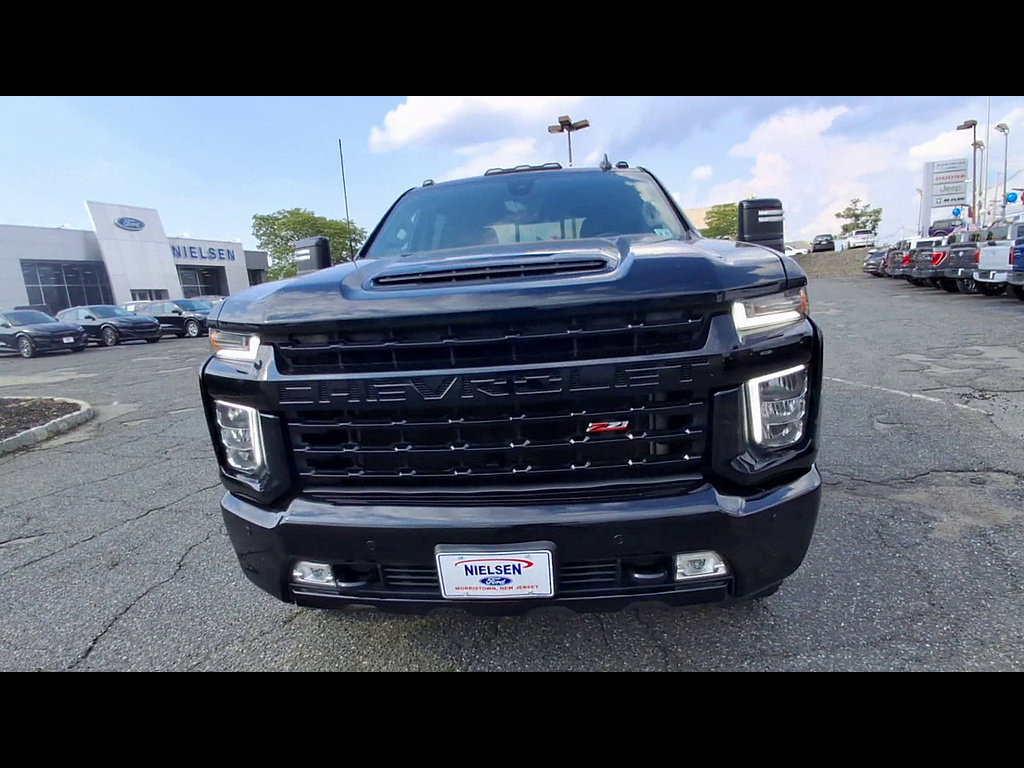 Used 2022 Chevrolet Silverado 2500 LT w/ Midnight Edition AWD/4WD image 3